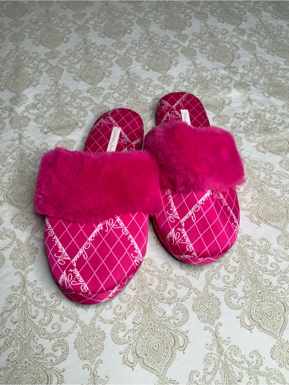 Victoria’s Secret Hot Pink Faux Fur Slippers Size Small